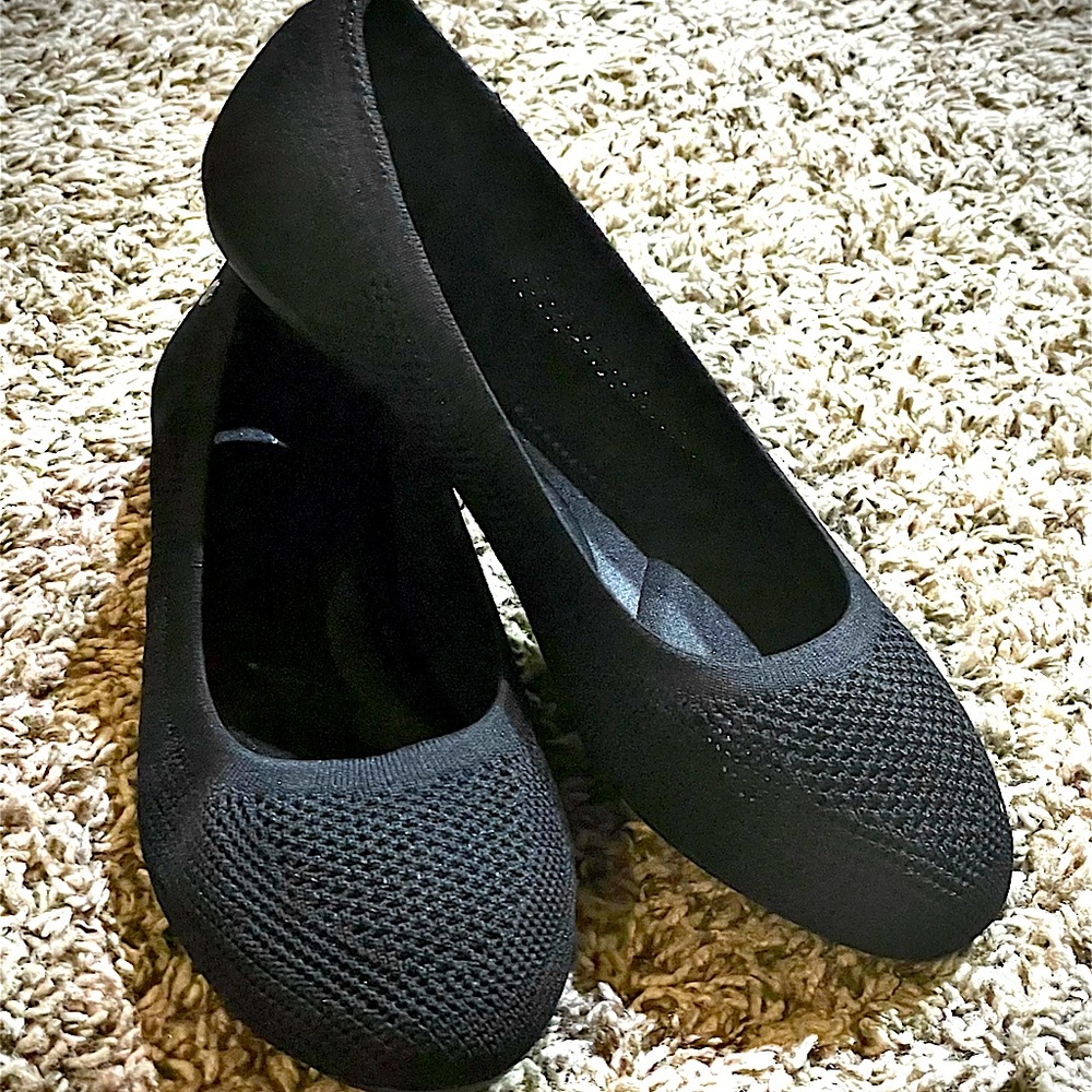 Vera Wang Ballet Flats